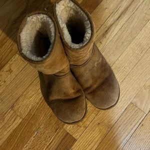Women used Ugg ankle boots